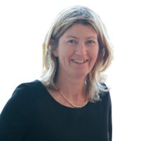 Úrsula Kilkelly-fondo blanco